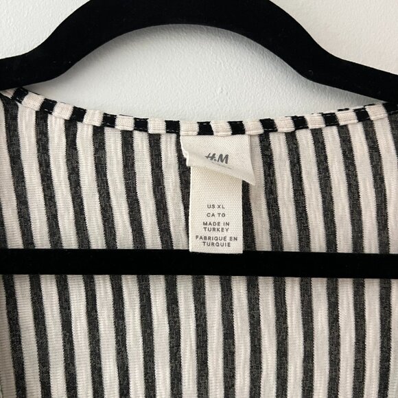 H&M V Neck Black and White Striped Top Size XL - Picture 2 of 4